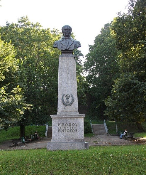 060-Памятник Пирогову